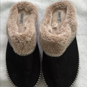 Born Women's Black and Tan Slippers
